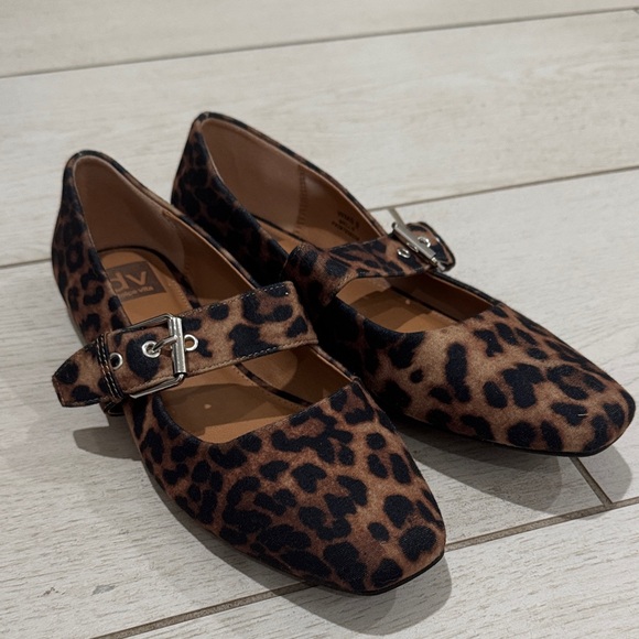 DV by Dolce Vita Leopard Print Flats with Buckle - Picture 1 of 4